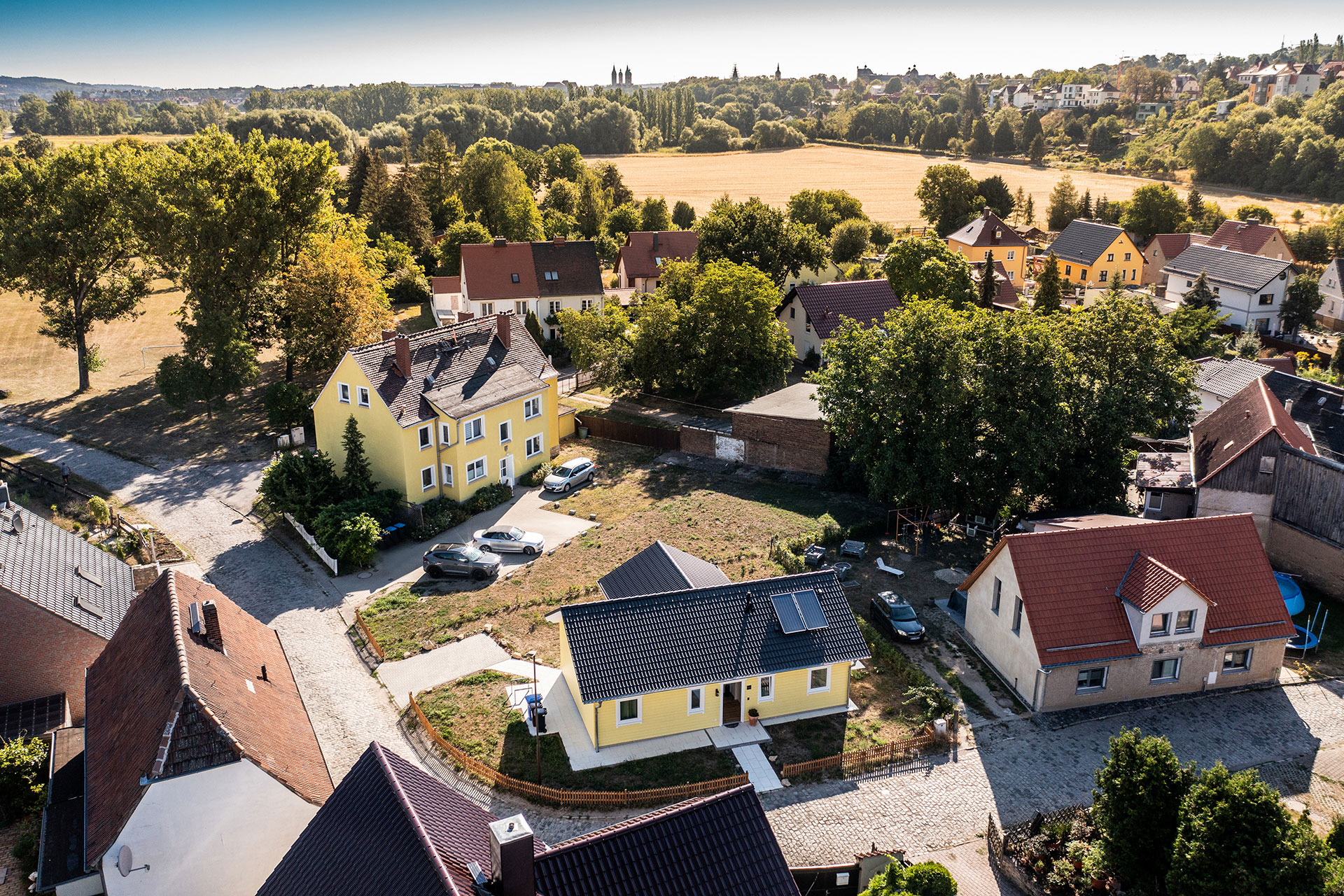 Außenansicht mit Terasse